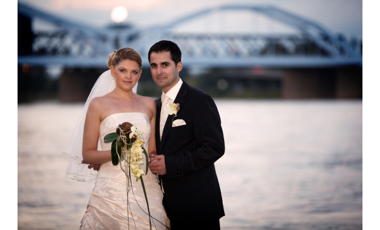 Die schönsten Momente Ihrer Hochzeit festgehalten in stilvollen Hochzeitsvideos, Hochzeitsfotos und Fotobüchern. Ludwigshafen